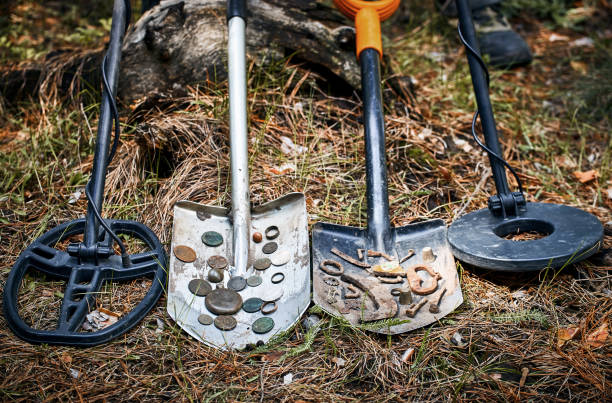 istock Search for treasure using a metal detector and shovel. 1149015229