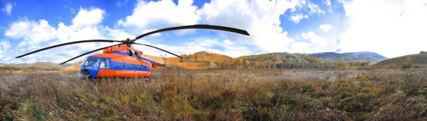 helicóptero en el fondo del paisaje de otoño. panorama. - california panoramic napa valley hill fotografías e imágenes de stock