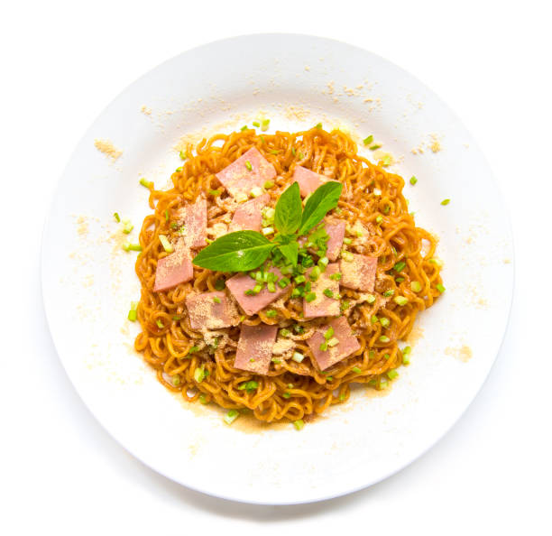 Korean Food stired Instant noodles spicy pepper and Kochu chan sauce korean style fusion topped with ham bonara hot chili sprinkle with mozzarella cheese powder the most of korean and Thai street food top view white background comida coreana stired fideos instantáneos pimienta picante y salsa kochu chan estilo coreano fusión rematado con jamón de chile caliente espolvorear con queso mozzarella en polvo la mayor parte de la comida callejera coreana y tailandesa vista superior