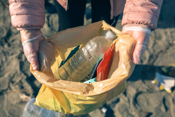istock Woman showing garbage collected from the beach 1149083904