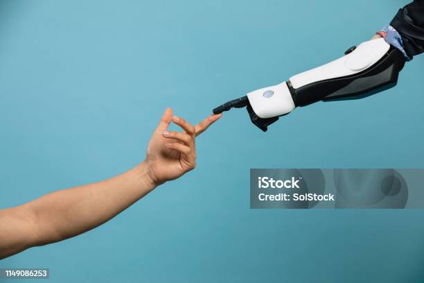 人間とロボットの手に触れる - 工業用ロボットのストックフォトや画像を多数ご用意 - 工業用ロボット, 人工知能, 人工装具