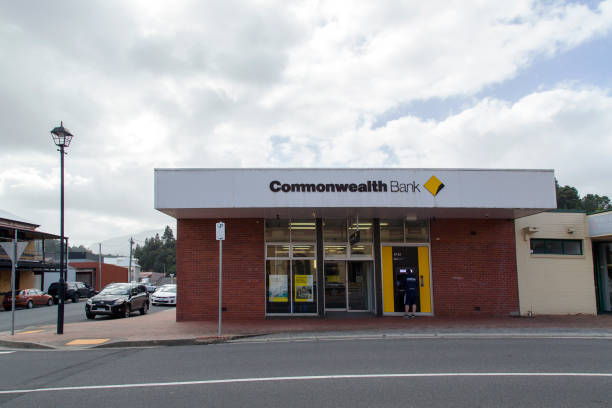 commonwealth bank in queenstown - tasmania - history built structure australia building exterior imagens e fotografias de stock