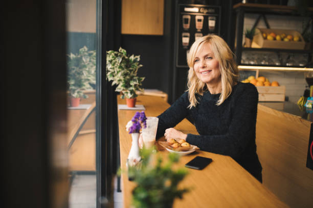 istock Women at coffee shop 1149110304
