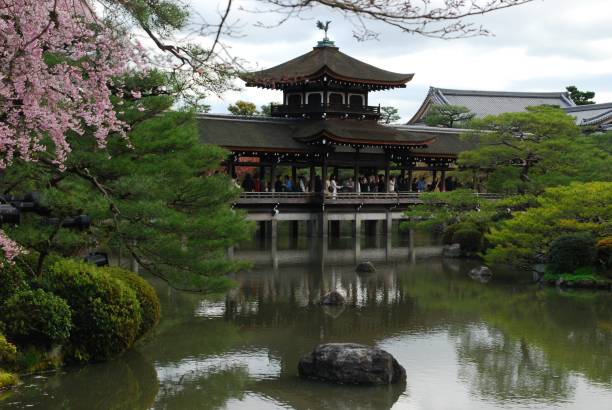 京都の平安神宮 - 平安神宮 ストックフォトと画像