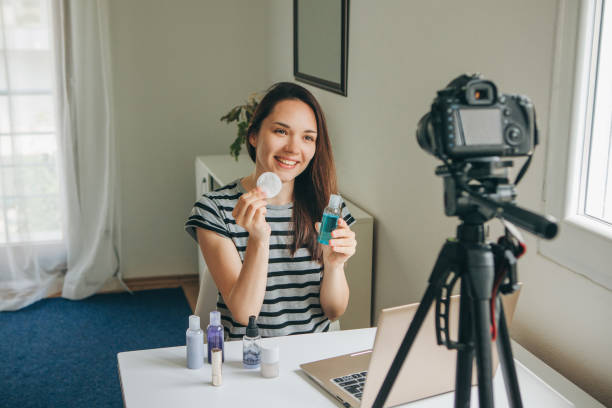 istock Beauty blogger shows how to do makeup 1149127186