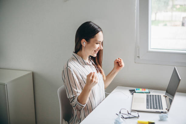 istock The girl found a solution and rejoices. 1149134505