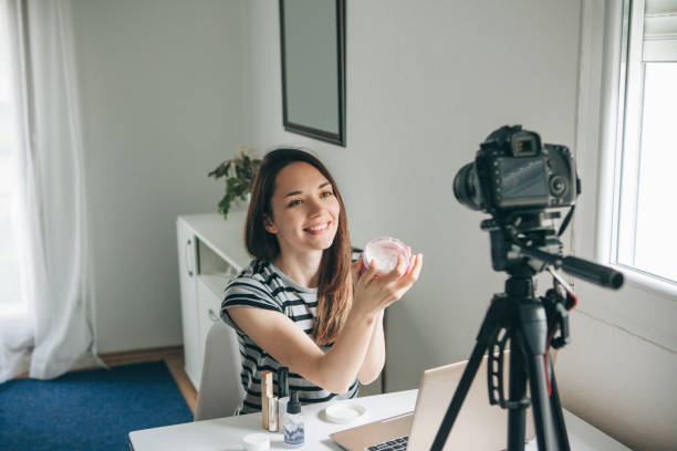 istock Girl videoblogger records video. 1149137919