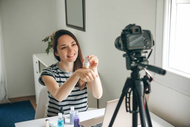 istock Beauty blogger shows how to do makeup 1149139514