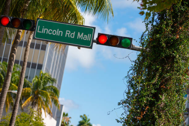 istock Miami Beach Lincoln Road 1149142669