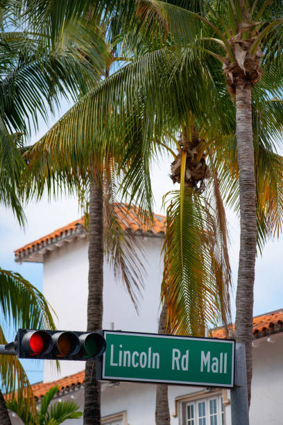istock Miami Lincoln Road Mall sign and palm trees 1149142692