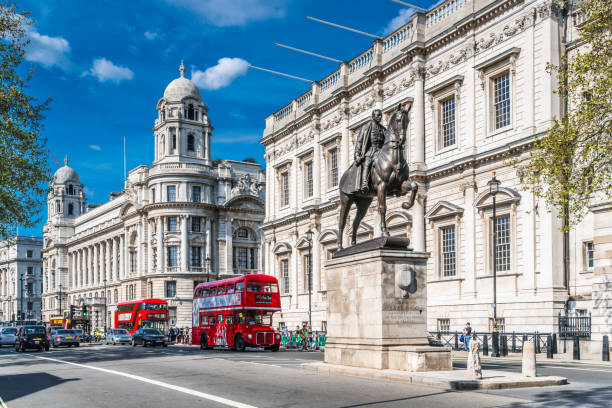 horse guards avenue, londra - whitehall londra foto e immagini stock