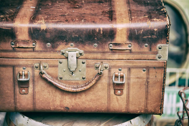 旧スーツケース - trunk luggage old fashioned retro revival ストックフォトと画像