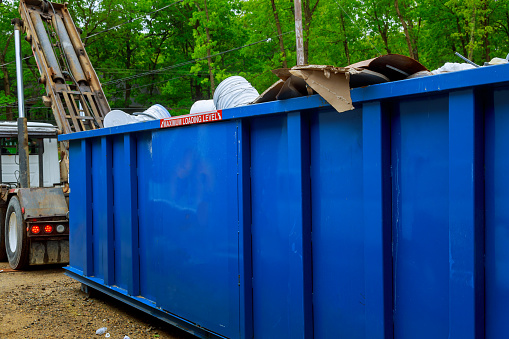 Blu contenedor de basura, reciclar residuos contenedor reciclaje en la ecología y el medio ambiente photo