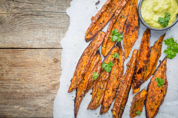 boniato horneado - sweet potato french fries yam baked fotografías e imágenes de stock