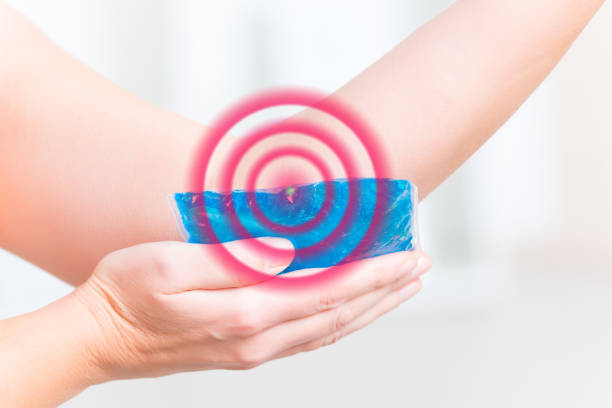 istock Cold gel compress on the elbow 1149255812