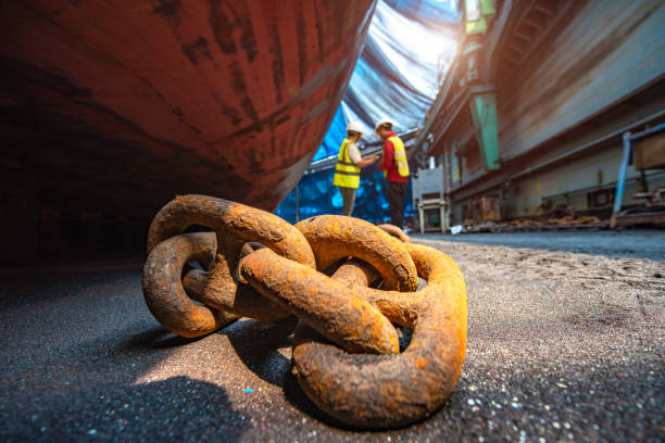 rusty recondition - crane shipyard construction pulley imagens e fotografias de stock