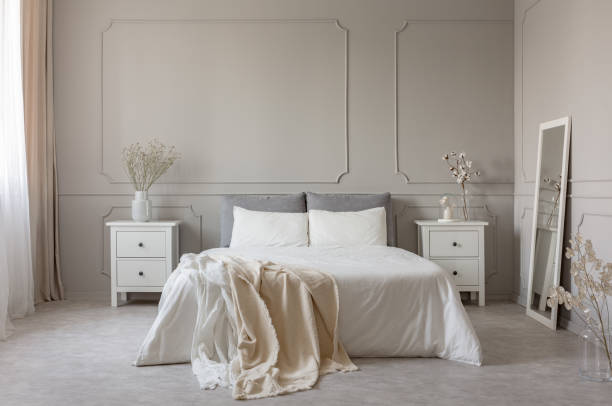 istock Elegant grey bedroom with copy space on empty wall 1149261366