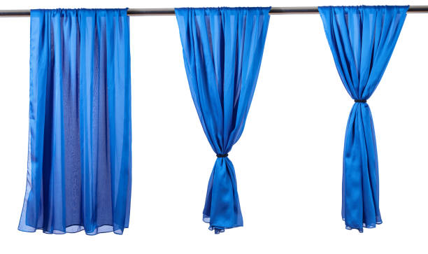 cortinas azuis verticais do cetim isoladas no branco. - 3097 - fotografias e filmes do acervo