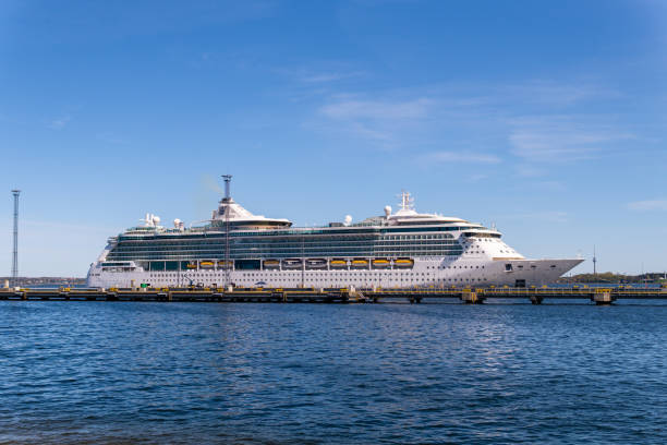 cruise ship serenade of the seas of the royal caribbean international fleet docked in vanasadam tallinn harbour in estonia. - royal caribbean cruise lines imagens e fotografias de stock