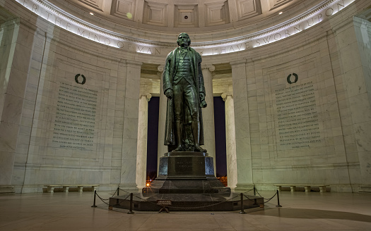 A picture of the statue inside the Thomas Jefferson Memorial.