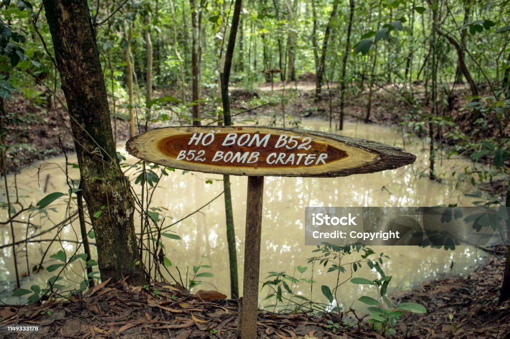 Krater, der während des Vietnamkrieges durch Bomben gemacht wurde - Lizenzfrei Vietnam Stock-Foto