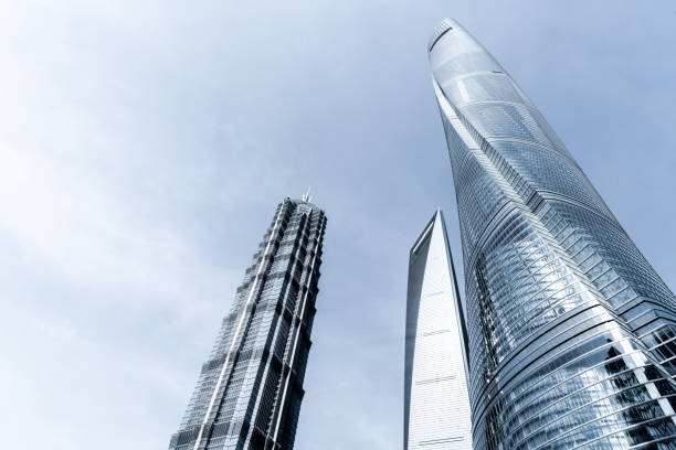 edificio moderno del centro finanziario lujiazui - shanghai tower foto e immagini stock