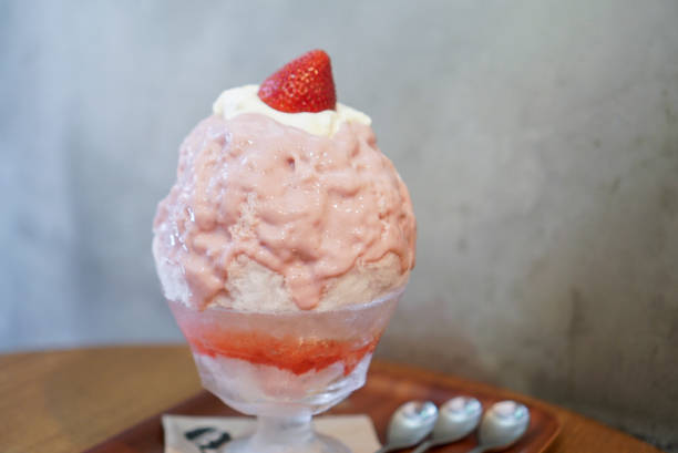 istock Strawberry Yogurt pannacotta kakigori 1149405198