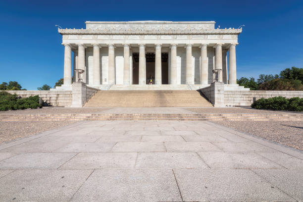istock Lincoln Memorial early morning 1149415907