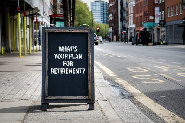 引退のためのあなたの計画。通りに折りたたみ広告ポスター - whats up ストックフォトと画像