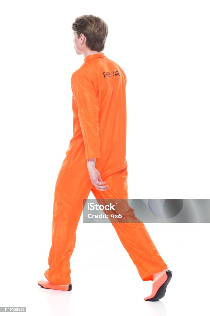 Prisionero Masculino Con Mono Naranja Foto de stock y más banco de imágenes  de Preso - Preso, Naranja - Color, Andar - iStock