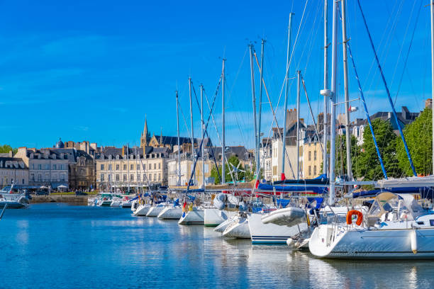 vannes harbor, in the morbihan - marina nautical vessel sailboat harbor imagens e fotografias de stock