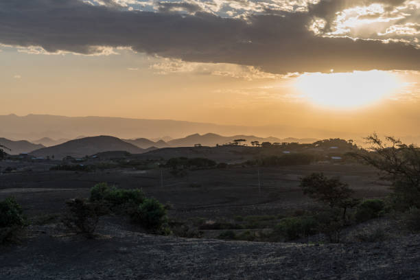 zachód słońca na wyżynach lalibela, etiopia - ethiopian highlands zdjęcia i obrazy z banku zdjęć