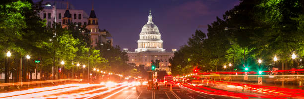 panorama del campidoglio su pennsylvania avenue a washington dc usa - capitol hill voting dome state capitol building foto e immagini stock