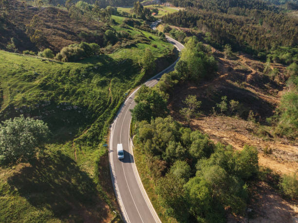 kręta droga z góry - road winding road curve mountain zdjęcia i obrazy z banku zdjęć