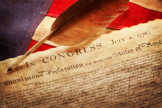 독립 및 미국 국기 선언에 깃털 퀼 - declaration of independence independence fourth of july american revolution 뉴스 사진 이미지