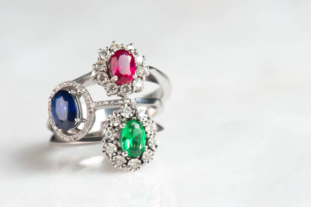 anillos de lujo - shiny group of objects gem bright fotografías e imágenes de stock