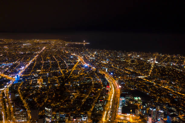 vista aérea da skyline da cidade de lima na noite. distrito de miraflores, barranco e chorrillos - pacific coast highway - fotografias e filmes do acervo