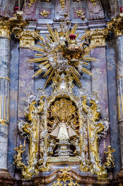 istock Infant Jesus of Prague 1149663360