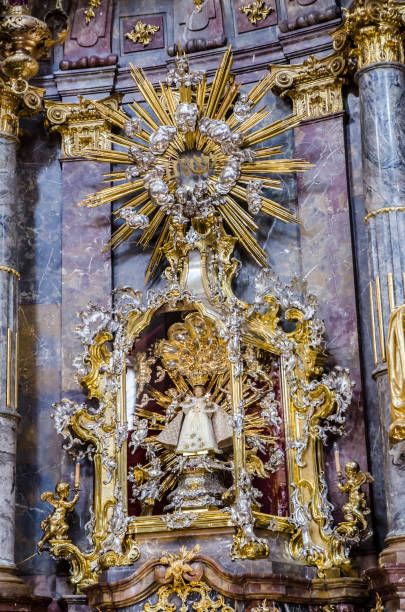istock Infant Jesus of Prague 1149663382