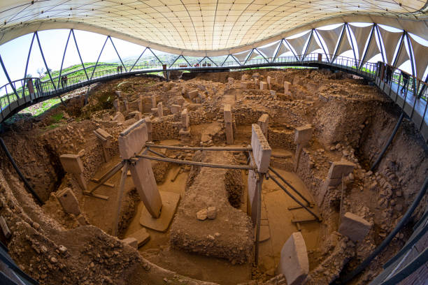 gobekli tepe turco para "potbelly hill", es un yacimiento arqueológico en la anatolia sudoriental. hace 12000 años. sitio arqueológico de gobeklitepe sanliurfa/turquía. - sudoriental fotografías e imágenes de stock