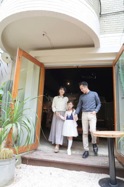 istock Coffee shop's parent-child leisure time 1149685547
