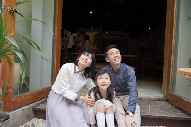 istock Coffee shop's parent-child leisure time 1149691525