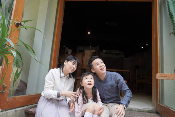 istock Coffee shop's parent-child leisure time 1149691591
