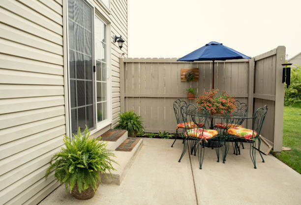 istock Outdoor Condo Dining Area 1149698096