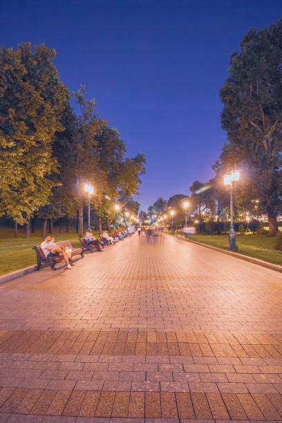 istock Alexander Garden in Moscow at night 1149699998