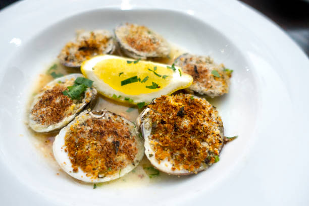 istock baked clams dish butter 1149702586