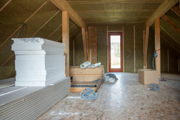isolation thermique de la maison avec de la laine minérale - insulation roof attic home improvement photos et images de collection