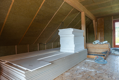 House thermal insulation with mineral wool