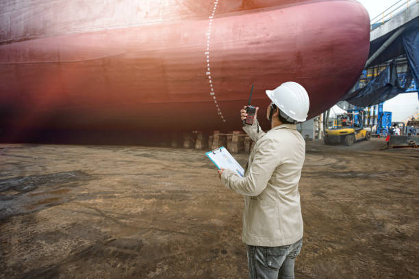 final checking - crane shipyard construction pulley imagens e fotografias de stock