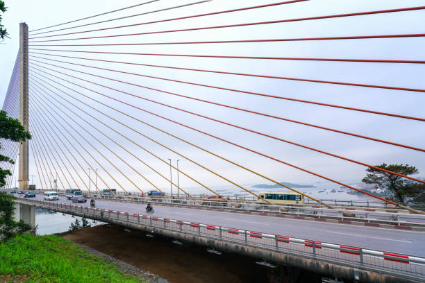 bai chay bridge connected hon gai and bai chay in ha long city, quang ninh province, vietnam - ha gai imagens e fotografias de stock